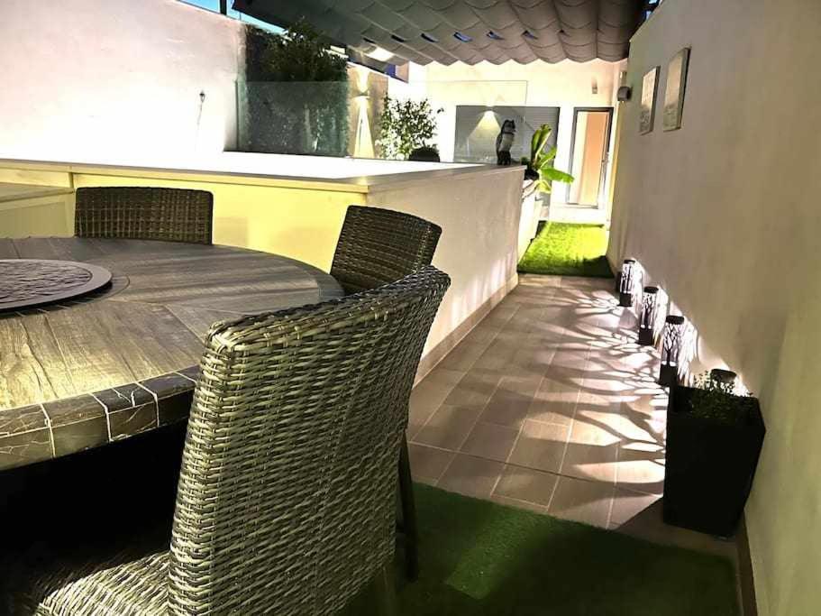 Elegant Duplex 3 Master Bedrooms And Private Севилья Экстерьер фото