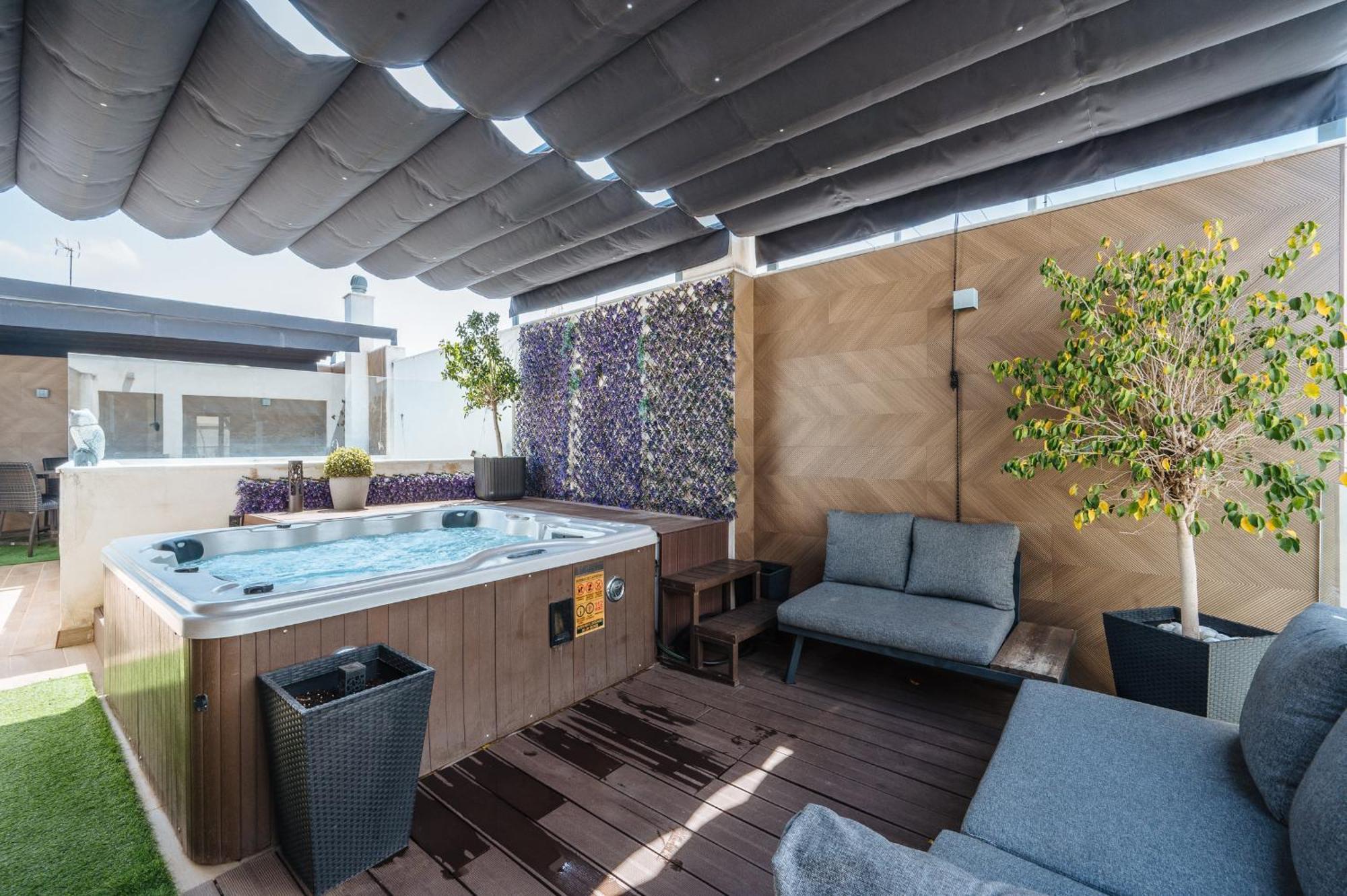 Elegant Duplex 3 Master Bedrooms And Private Севилья Экстерьер фото